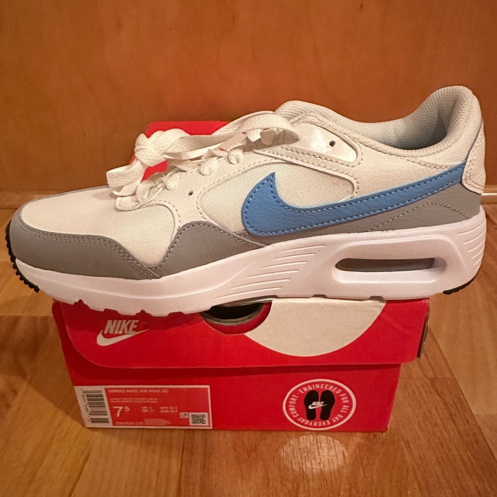 Women’s Nike Air Max SC Summit White and University Blue Sneakers- Size 7.5
